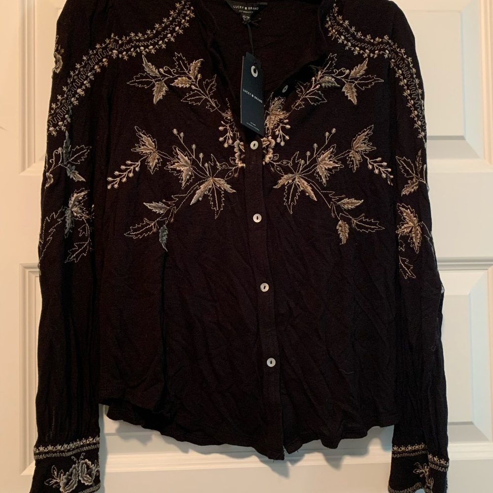 Iucky brand black embroidered blouse NWT never wor